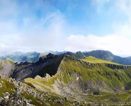 With Charm In Lofoten * Valberg