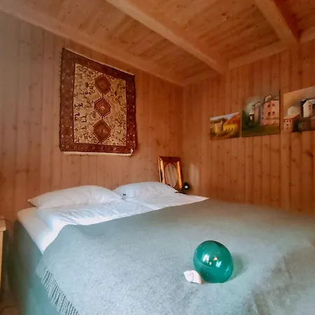 With Charm In Lofoten 木屋
